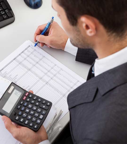  What does an accountant do in a small business? 